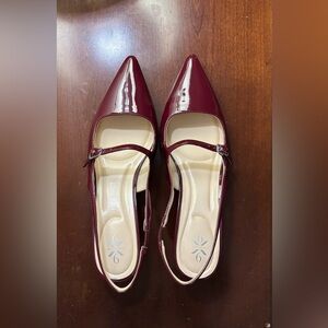 Nine West Women's Burgundy sling back kitten heel